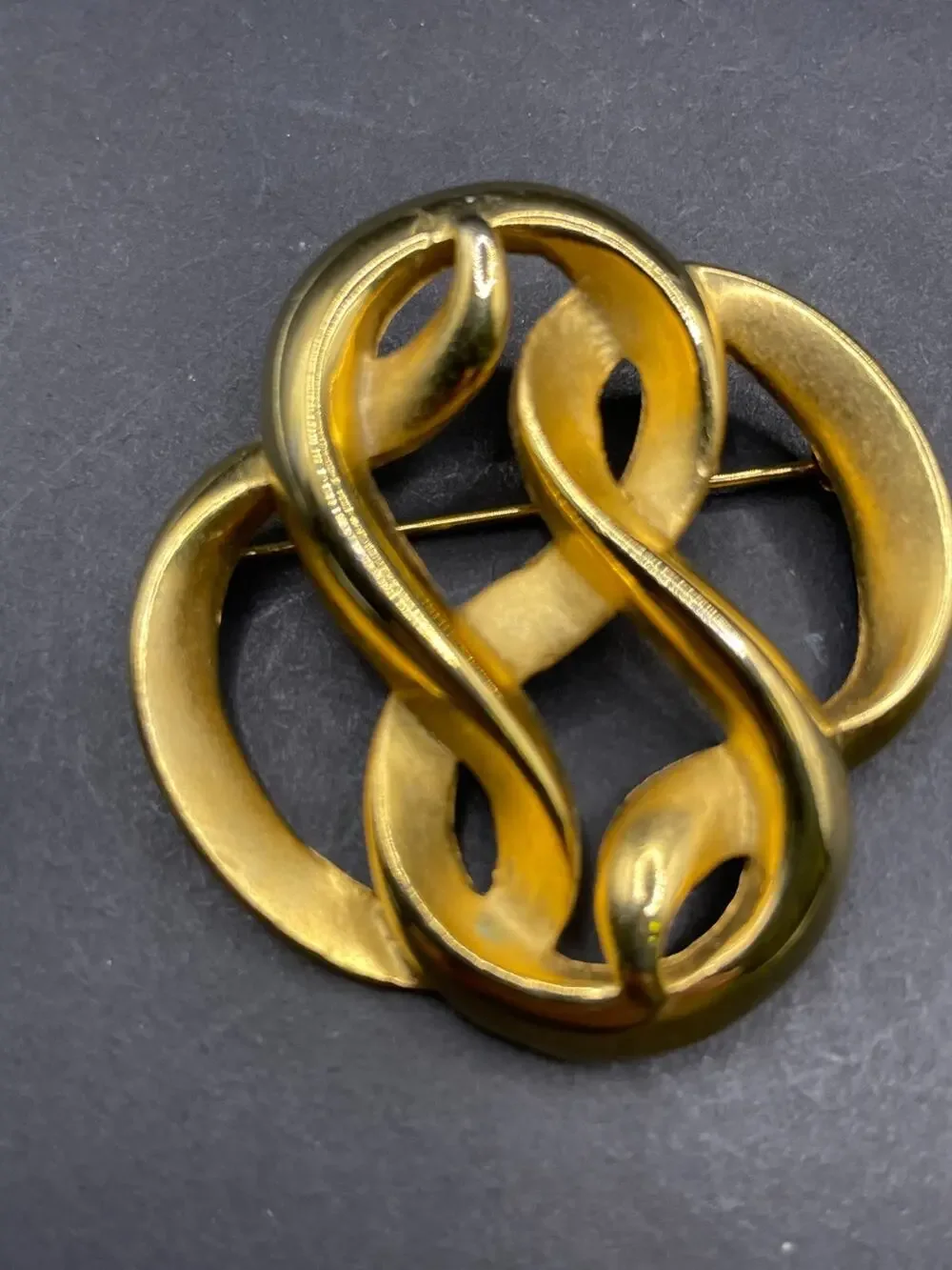 Vintage Signed P.E.P. Erwin Pearl Pin Brooch Twisty Knot Gold Tone 43mm